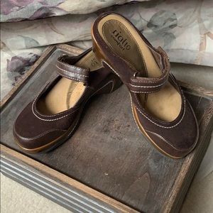 Adorable Leather Clogs!